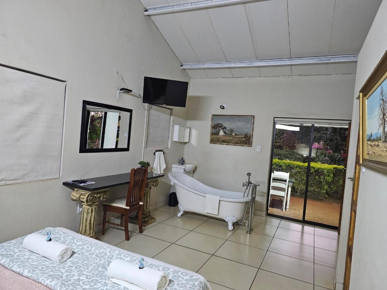 Tzaneen White House Lodge Bagian luar foto